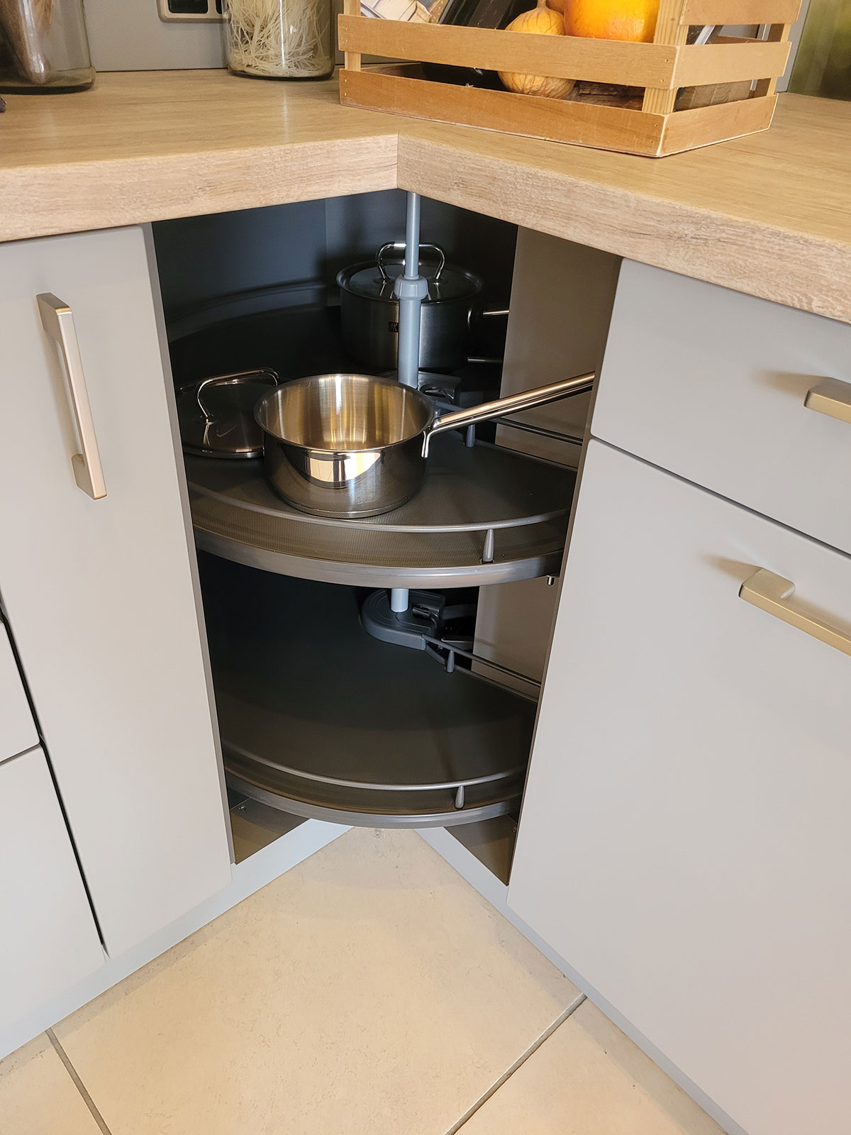 Satin-Lacquer-Pearl-Grey-ex-Display-kitchen-6